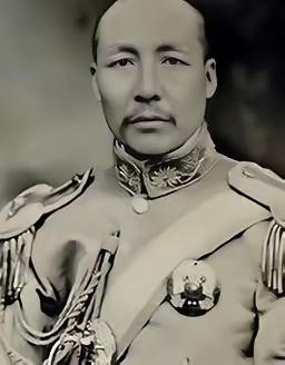 1935年11月13日下午，天津居士林的佛堂里香烟袅袅，木鱼声和诵经声交织在一起