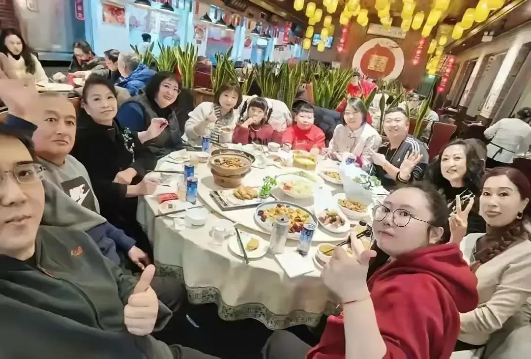 赚大发了！高考男孩餐厅打暑假工月薪1800，亲戚轮番上门，老板直呼捡到宝赚