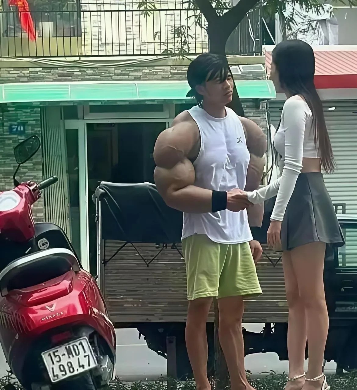 我闺蜜奔现了，那你觉得我应该给她点什么样的建议？