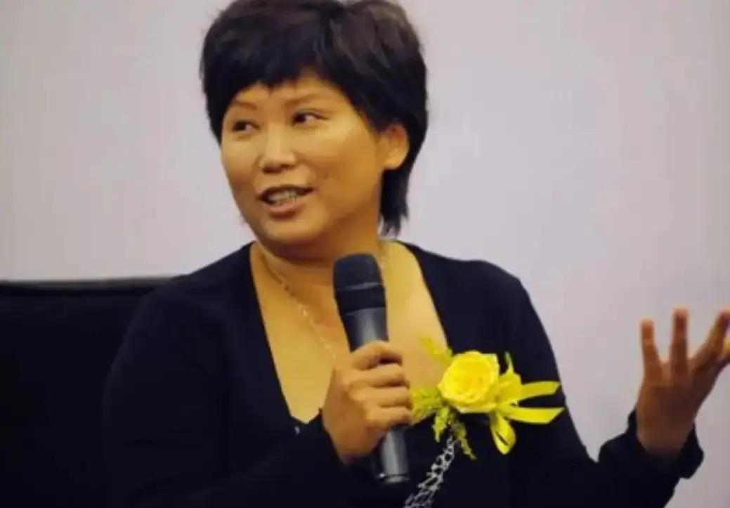 听了曲黎敏教授的话，我才算想明白，为什么小区里有些大爷老伴儿刚走没俩月，就急着托