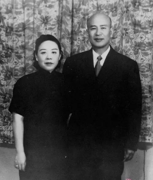 1930年，白崇禧驻守南宁时，副官许辉生见长官夜夜难眠，竟将未婚妻王氏送进白崇禧