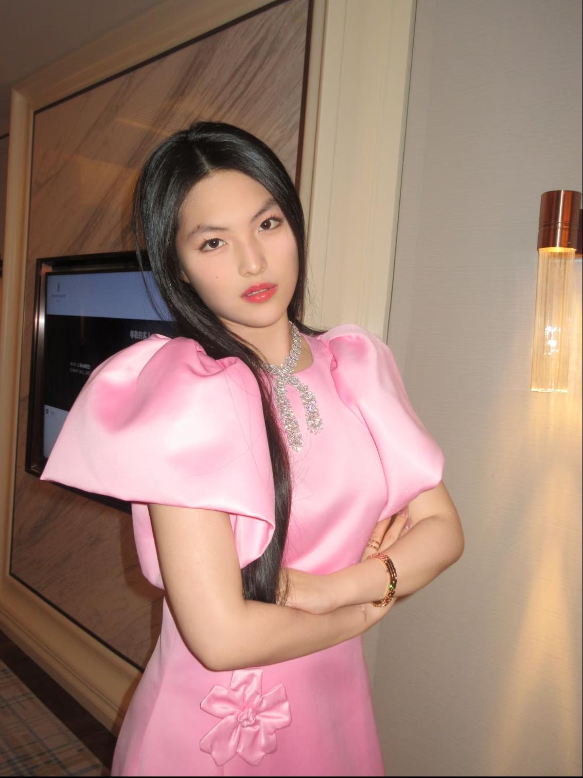 有些女孩子天生就没有少女期。你就说国际名媛王诗龄吧。她是2009年10月