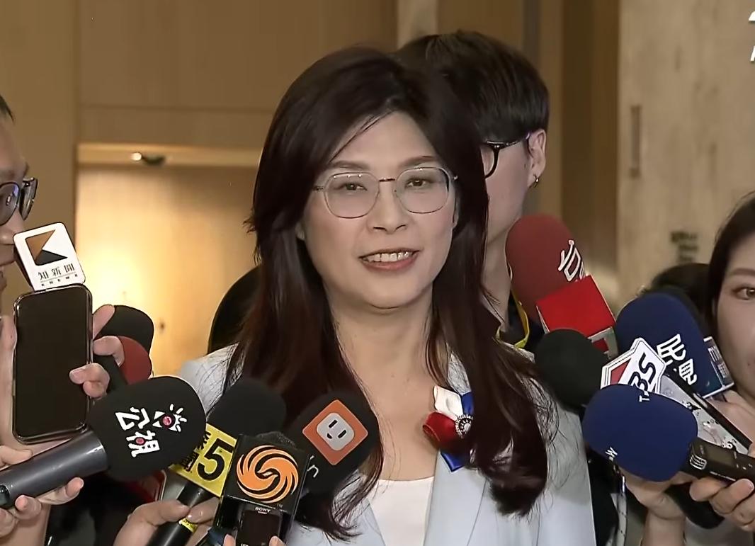 郑丽文做出了明确表态！11月8日受邀出席在台北市马场町纪念公园举行的“1950年