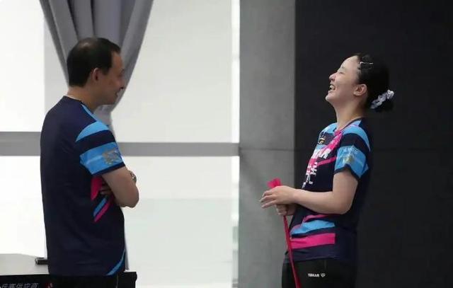 张本美和比哥哥可爱多了，她比哥哥稳当，哥哥的性格需要好好修炼。看她跟父亲在一