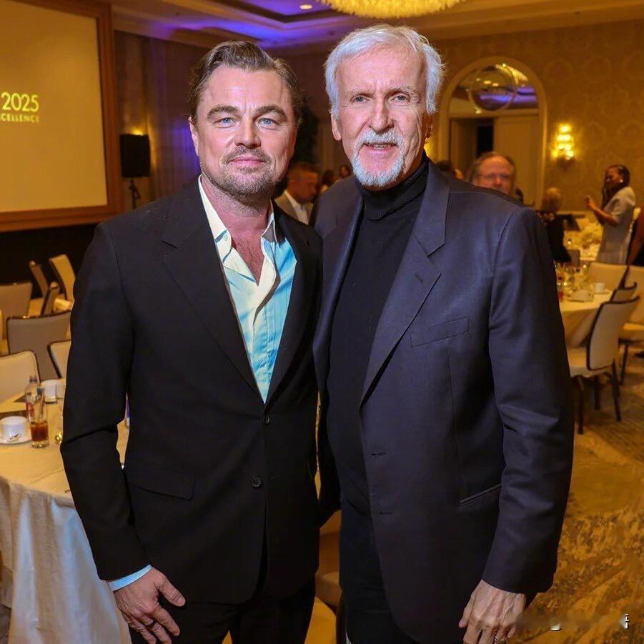 《泰坦尼克号》组合29年后同框了！导演卡梅隆和小李子再见面，真的瞬间爷青回！