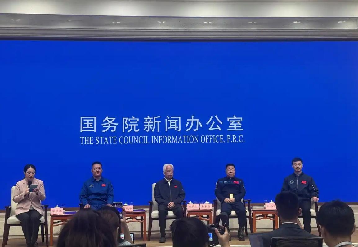 中国载人航天工程副总设计师杨利伟中国工程院院士、中国航天科技集团有限公司运载火