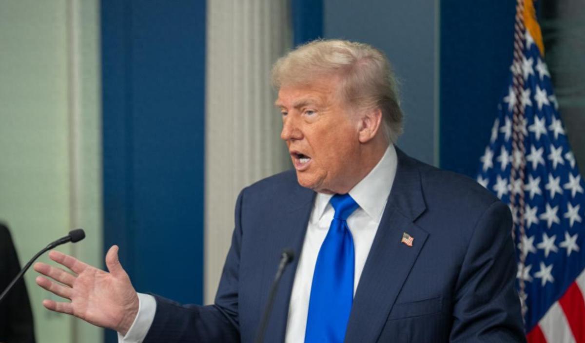 特朗普危险了！美政府停摆第40天，欧洲多国讨债，拜登也发起反攻美国政府停摆已