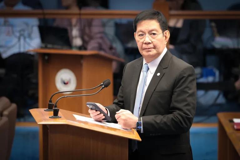 拉克森太狠了！9月13日，菲参议员拉克森对外表示，参议员罗萨长期缺席，参议院将