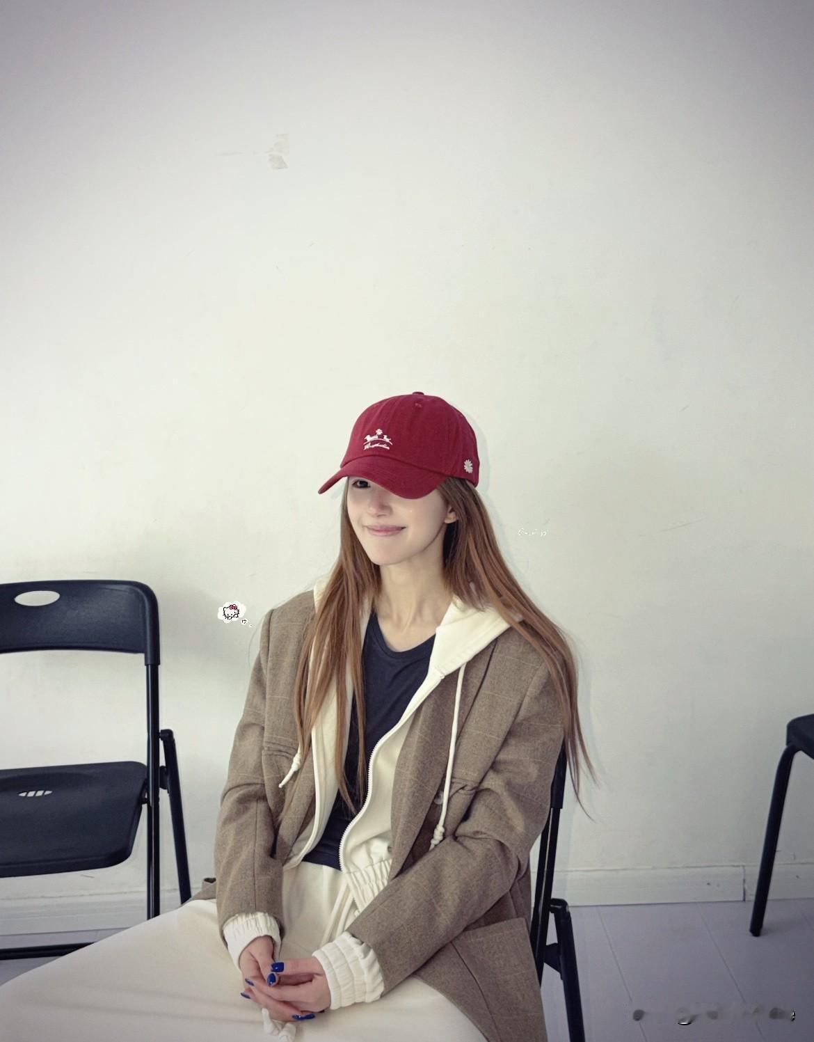 10月28日，赵露思深夜发图，获10W赞，引发网友猜测，这是在为生日复出做准备么