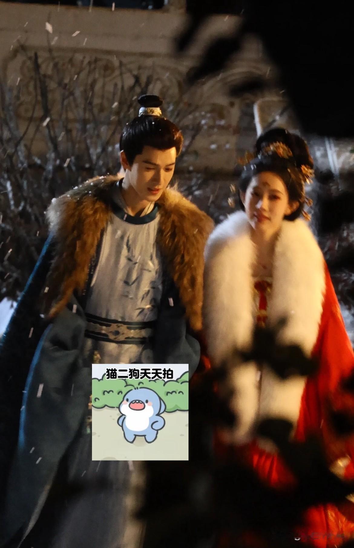 12月22日，孟子义李昀锐《尚公主》路透！两人穿着大氅雪中赏景，又是手牵手，又