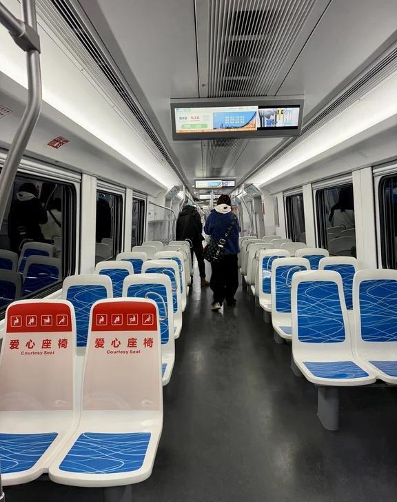 成都地铁确实值得全国学习！！！！！！对我的钩子很友好地铁城市建设上班折猪