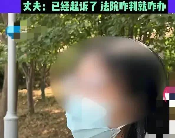 河南郑州，男子不上班，成天喝酒打牌。妻子提出离婚后，被男子撵出家门。后来，妻子带