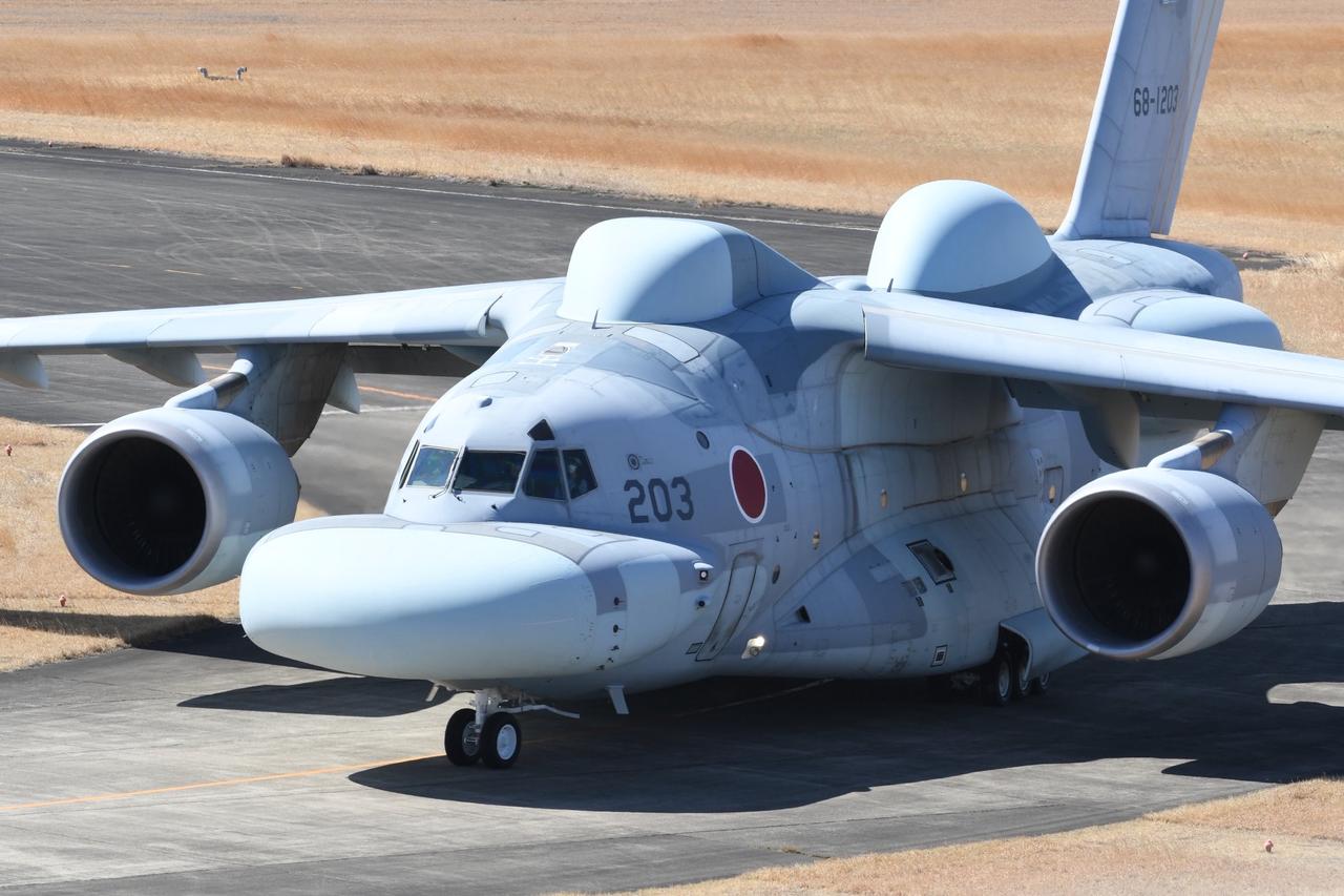 从未见过这么丑陋的飞机，究竟是是C-2出了轨，还是鸭嘴兽劈了腿？正是日本一架新型