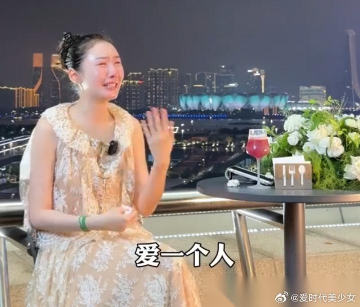 陈露又开始谈霍尊了第一，自己不是图钱才和霍尊在一起的第二，她可以为霍尊付出一
