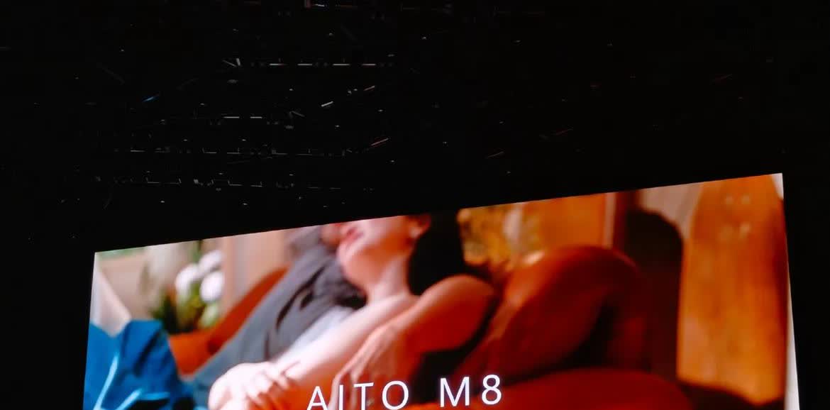 问界M8这条片子​真牛逼有温度更贴合定位产品经理应该加鸡腿🍗