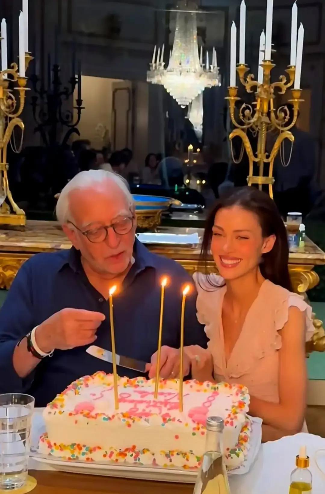 贝克汉姆家族50亿的商业帝国，这次输得明明白白。布鲁克林直接缺席了老妈维多利亚