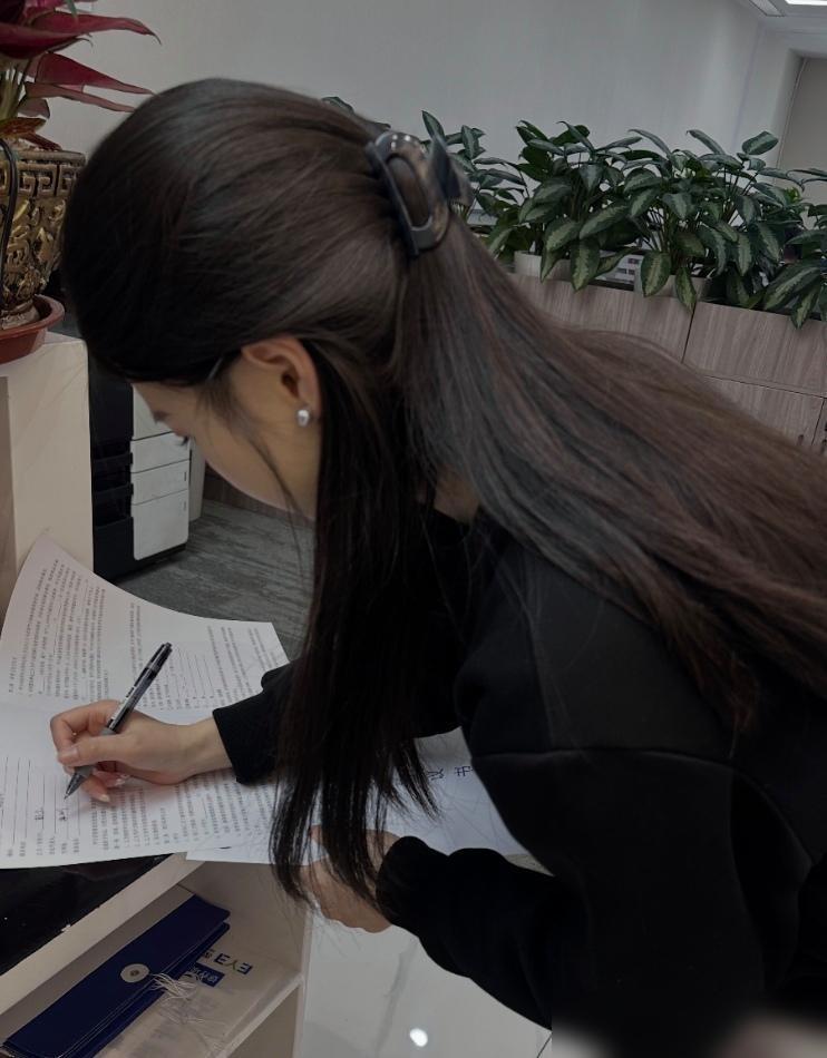 去银行取20万，人家不给取。这事我一个老储户听完直摇头，真不是危言耸听。银行