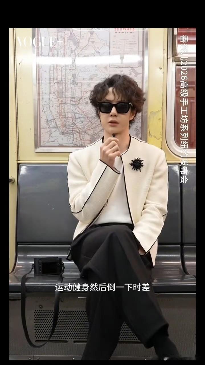 王一博真的是在全世界攀岩，又被网友认出在路边攀岩🧗🏻‍♂️这个王一博真的