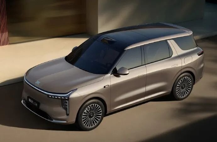 车市热门智己汽车旗下全新SUV——智己LS8官图发布，定位中大型SUV，搭载增