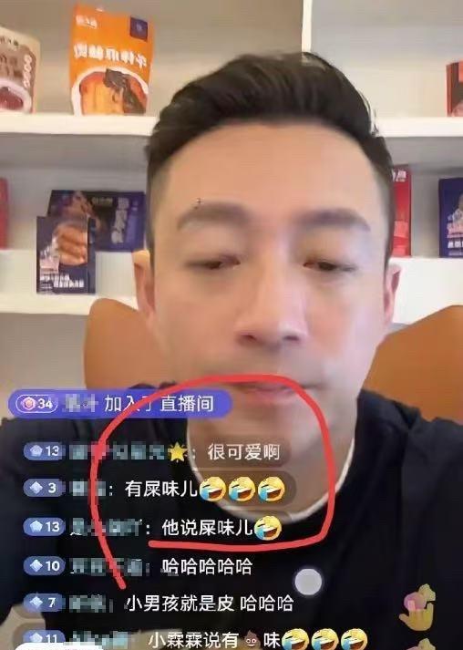 汪小菲家那儿子又搞事情了！直播时亲爹问话，他张嘴就是“吃屎呢”，惊得汪小菲只能
