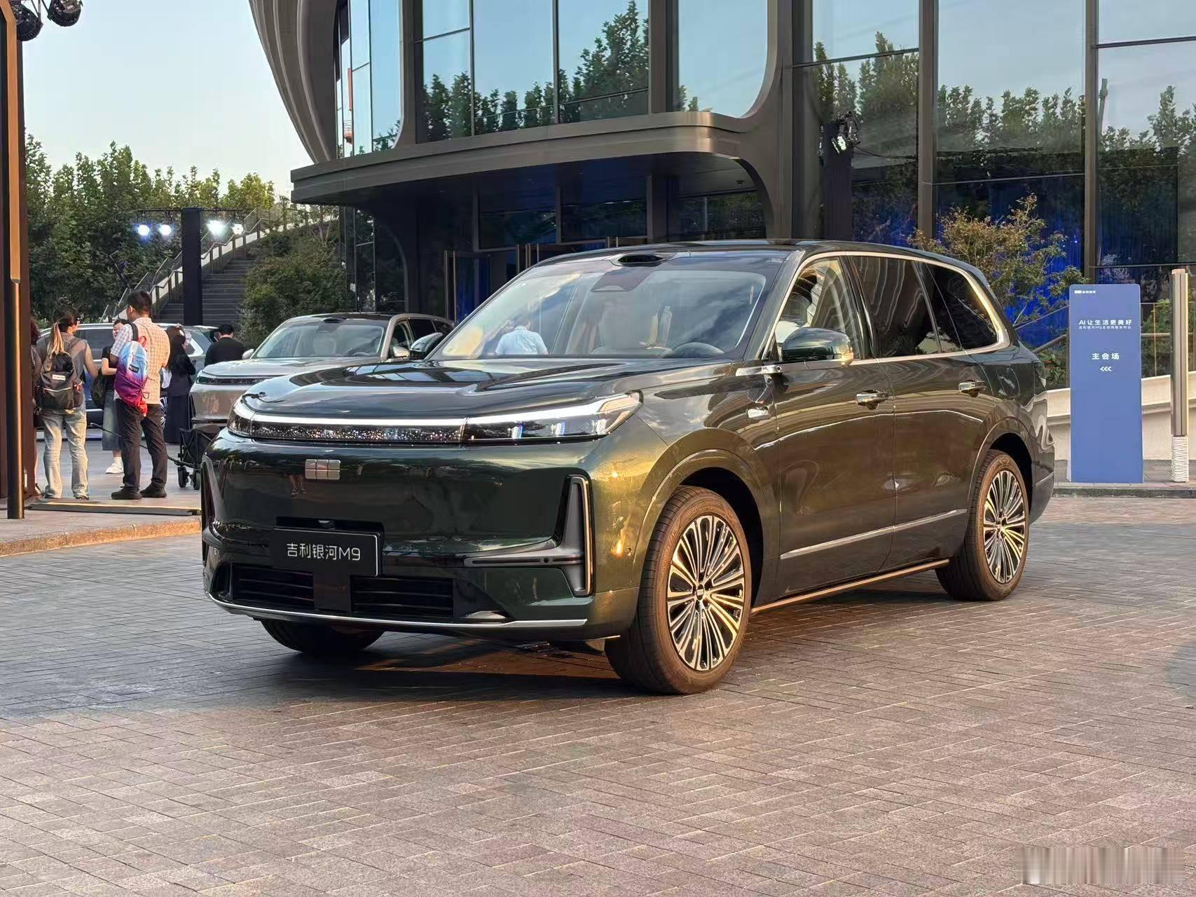 吉利银河M9定位“AI科技大六座旗舰SUV”，预售价19.38万-25.88万
