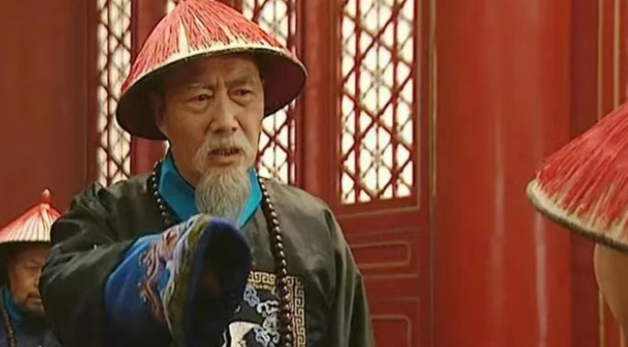 1750年，79岁的张廷玉被抄家，36万雪花白银被翻了出来，乾隆得知后哈哈大笑：