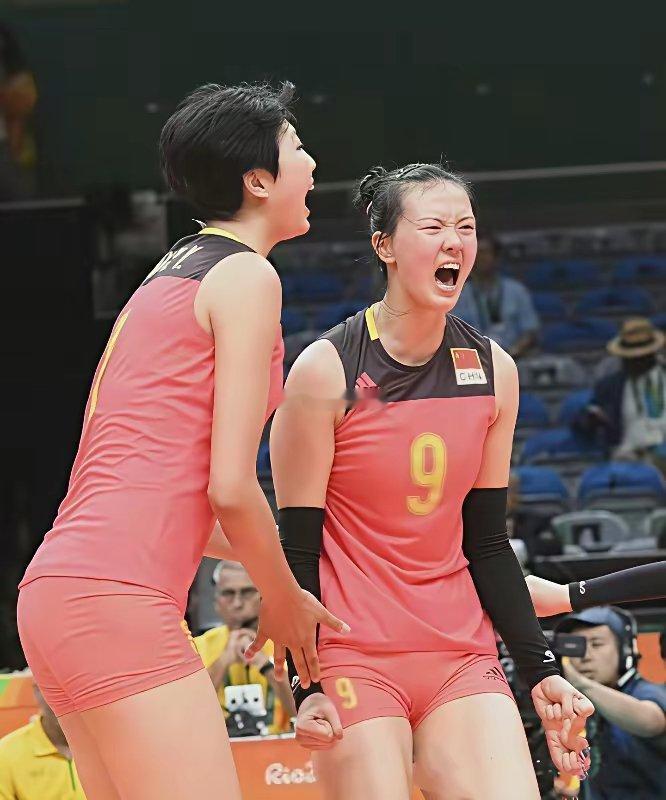 嫁到泰国11年，女排队长冯坤47岁满面红光儿子脸型像爸爸加提蓬，眼睛像她多一点