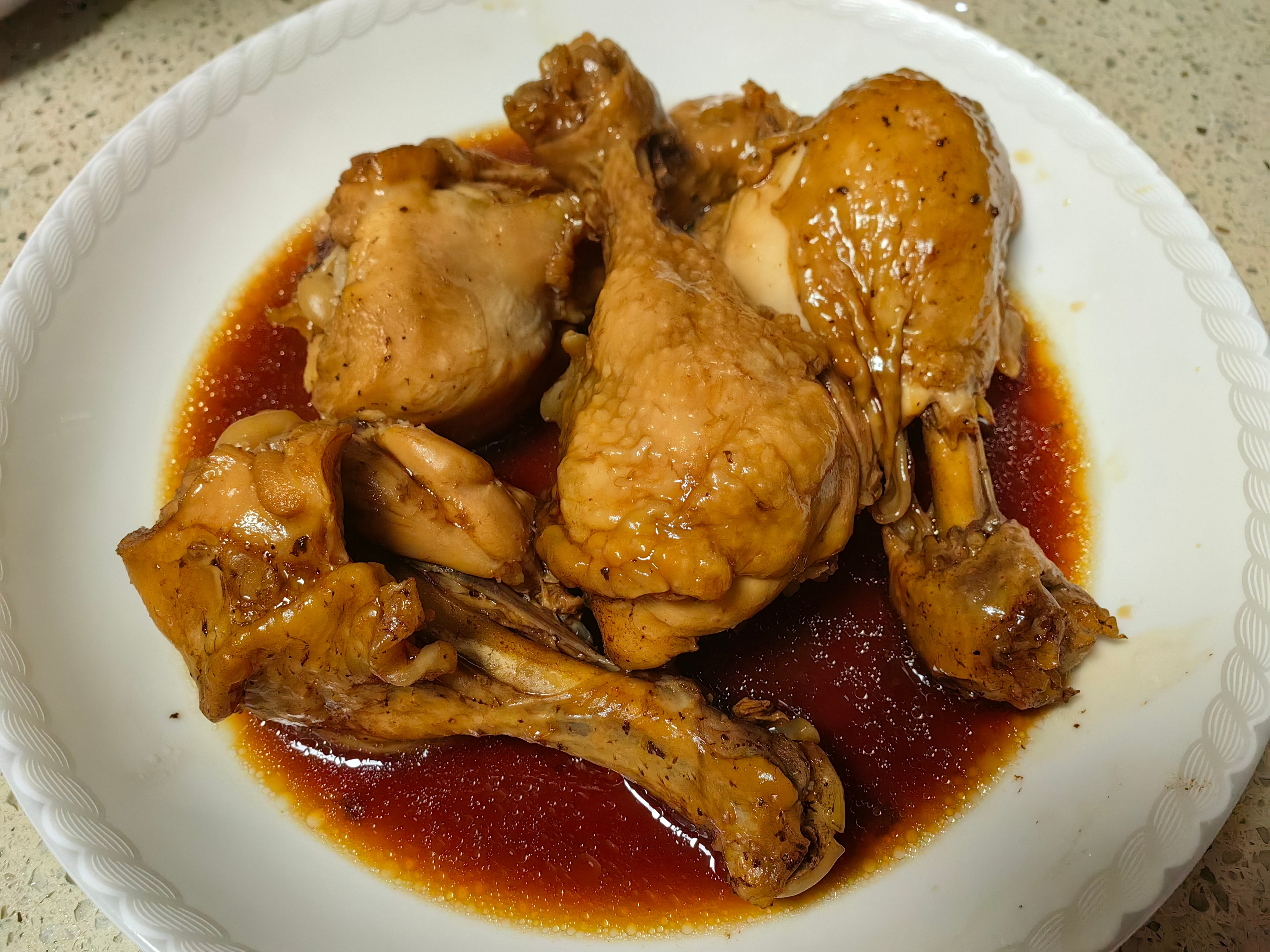 家常菜卤鸡腿，炒西葫芦，煎肉鱼，蒜泥白肉。
