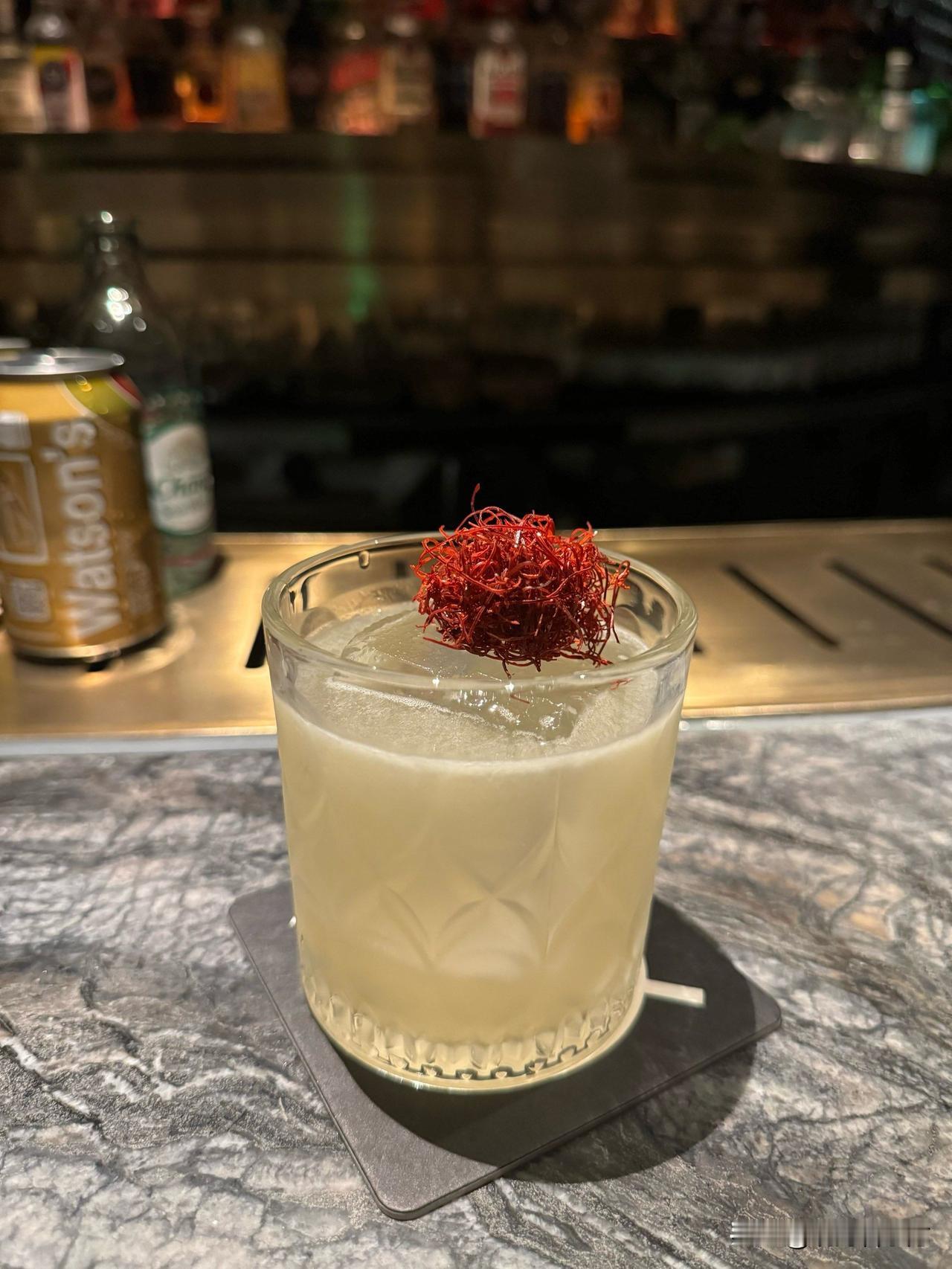 你见过喝酒时最简单的下酒菜是什么说吃花生米就酒的，那都是奢侈的。很多好酒的人，不