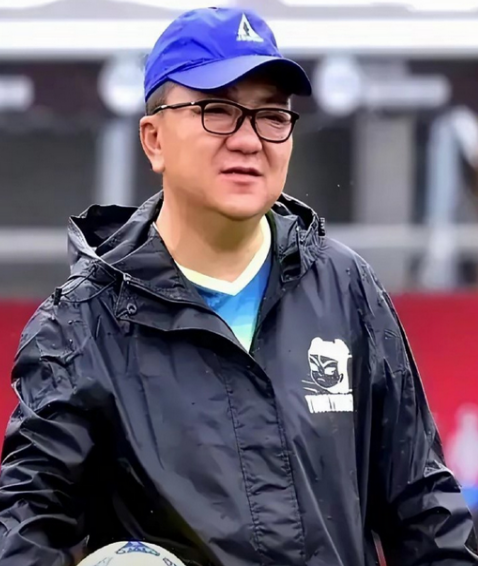 心怀青训不忘初心董路发文致谢球迷一路相伴董路更新社交平台，发布赛场画面，向长久