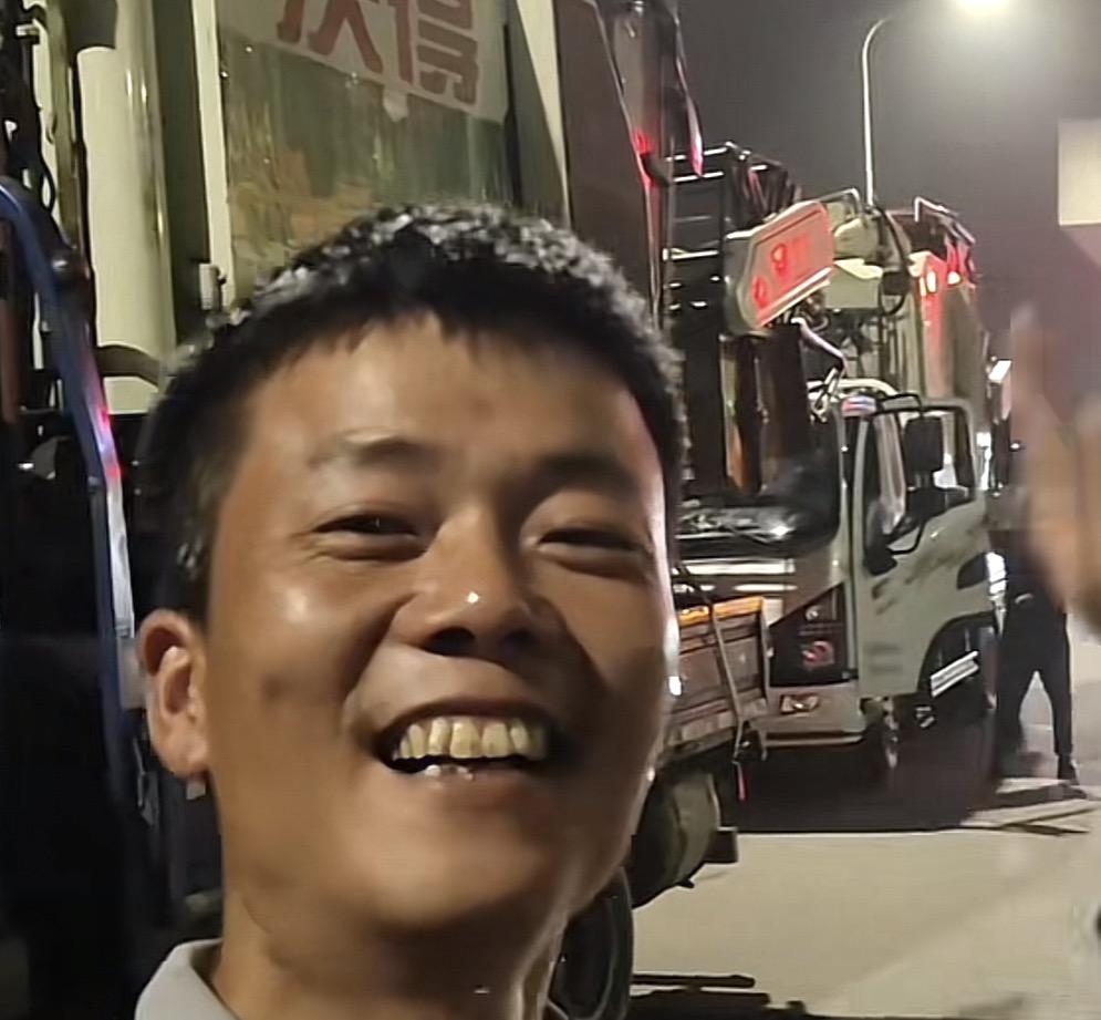 说出来你可能不太信，河南抢收小麦从不缺收割机！每年到了麦收季节时，不少的收割机