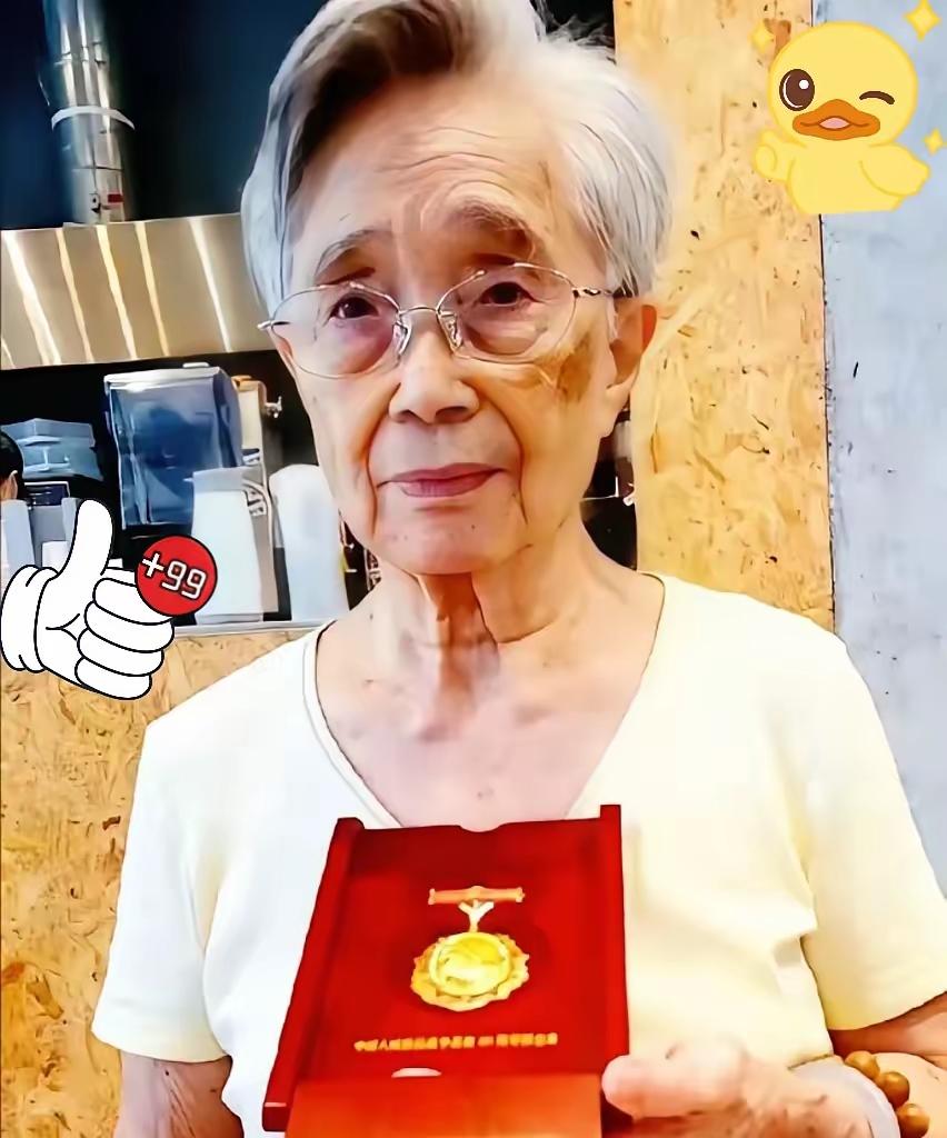 台北传来动容暖心一幕！杜聿明将军女儿杜致廉，公开了大陆寄来的抗战胜利80周