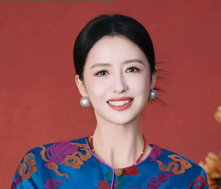 佟丽娅，太激动了！2月18日深夜，当大多数人都已入睡，演员佟丽娅突然在微博高