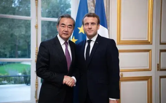 就在刚刚，官方发布了6月6日王主任和法国外长巴罗进行通话的消息。在法国总统马克龙