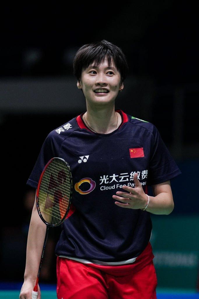 陈雨菲19-21、21-15蕾莎娜贾一凡/张殊贤21-17、21-10