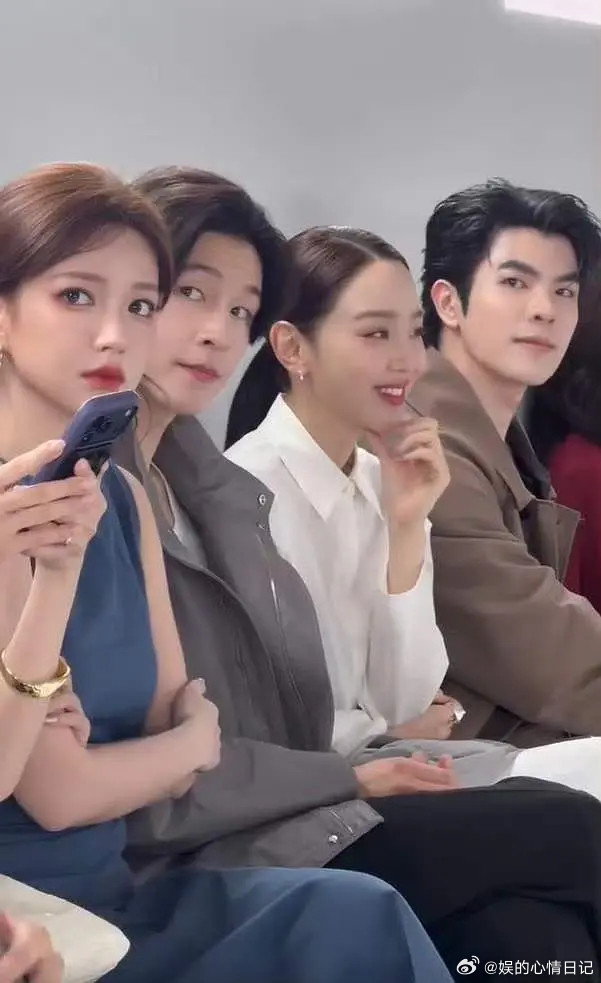 这是程潇😯怎么这么幼态了像洋娃娃