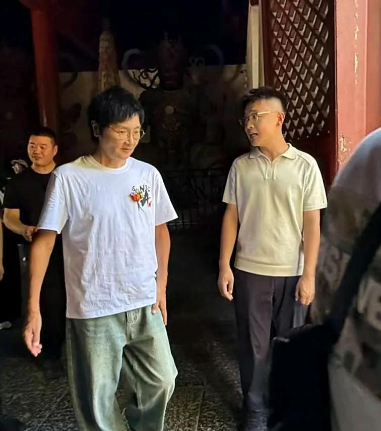 孙楠现身河北，越来越瘦了。他瘦了真的不好看！