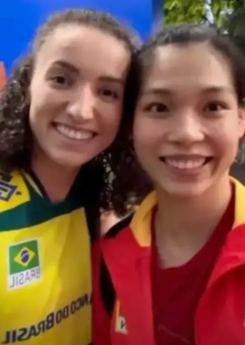 这支中国女排的新核心出现了这支中国女排在去副攻化，副攻在场上的作用式微。一方
