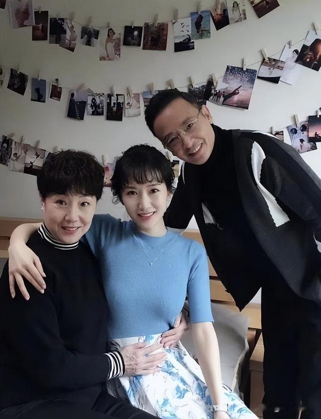 演员侯长荣和老婆陈剑月的感情让人羡慕，不是因为戏里有多风光，也不是因为日子过得多