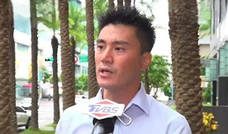 一个党员，指着鼻子骂自己的党主席，郑丽文忍了9个多月，8月19日终于被扫地出门，