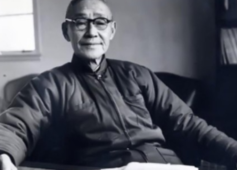 1941年，西方把青霉素列为军事机密，中国老百姓和军人伤口发炎红肿后，往往因为没