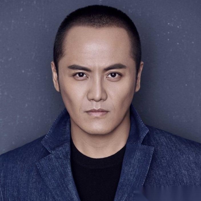 发现一个有意思的事情，只要是张嘉益演的剧，八九不离十会有一个熟面孔出来配戏，他就