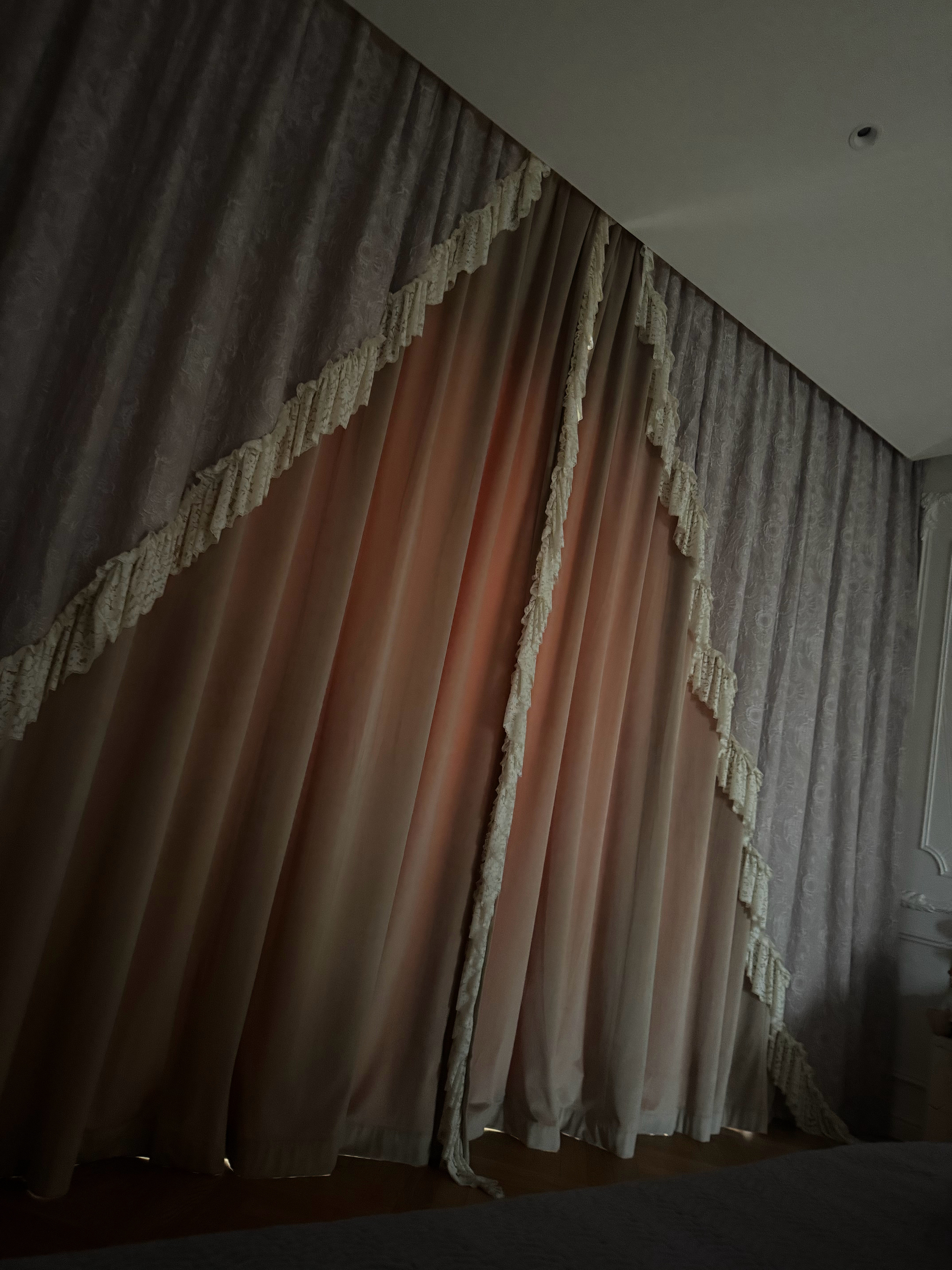 早啊，今天起好早啊。我这牛马，昨晚加班干到3点半，今天竟然这个点儿醒了[哭哭]