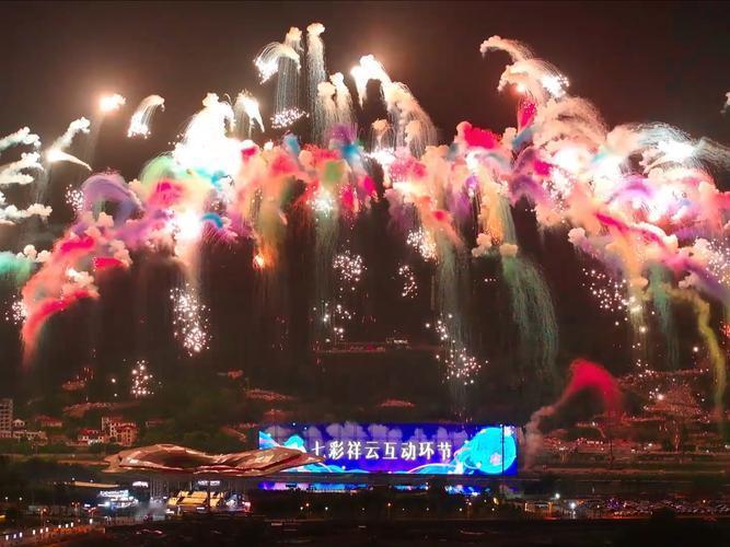 2025年10月2日，湖南浏阳天空剧院无人机烟花表演突发意外。表演中，火星偏离预