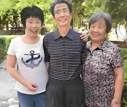 2026年1月份，著名学者蒙曼的父亲因患癌病逝，享年80岁。蒙曼写过这么一句话：