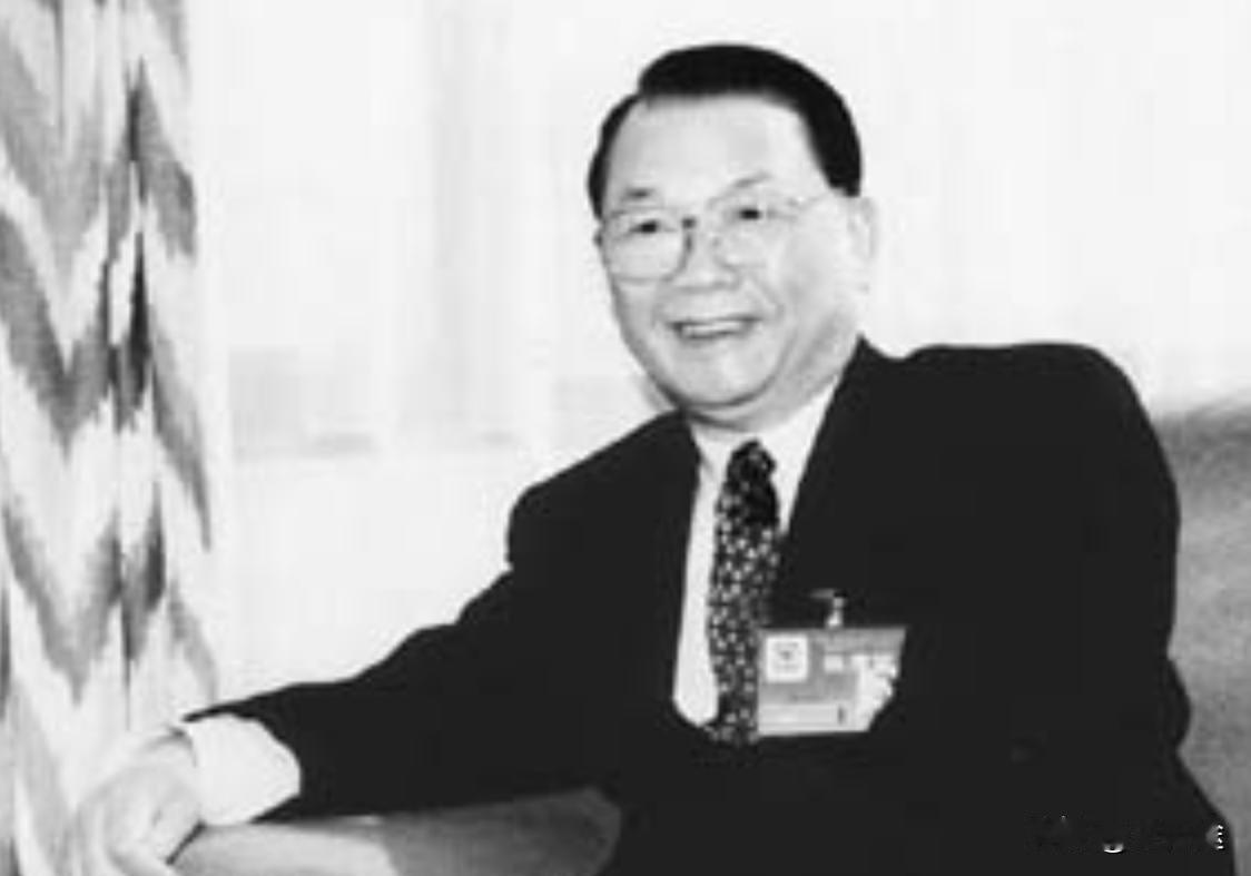 1987年中央考虑提拔一人，担任总后勤部部长。当时的副部长兼副政委赵南起是最合适