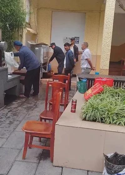 洗手台旁边的一幕，不得不说，惊呆了！