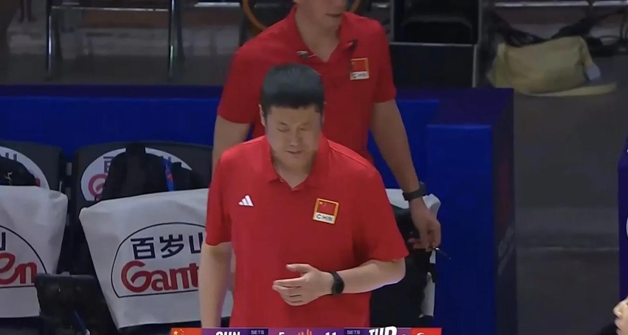 输球深扒：教练资历比队员更年轻是主因输给波兰大家的反应都没那么大，毕竟第一次和