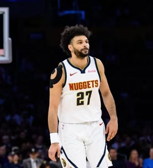 湖人赢球三大功臣一，穆雷，曾经的湖人杀手，今天彻底成了卧底，全场14中1仅得5