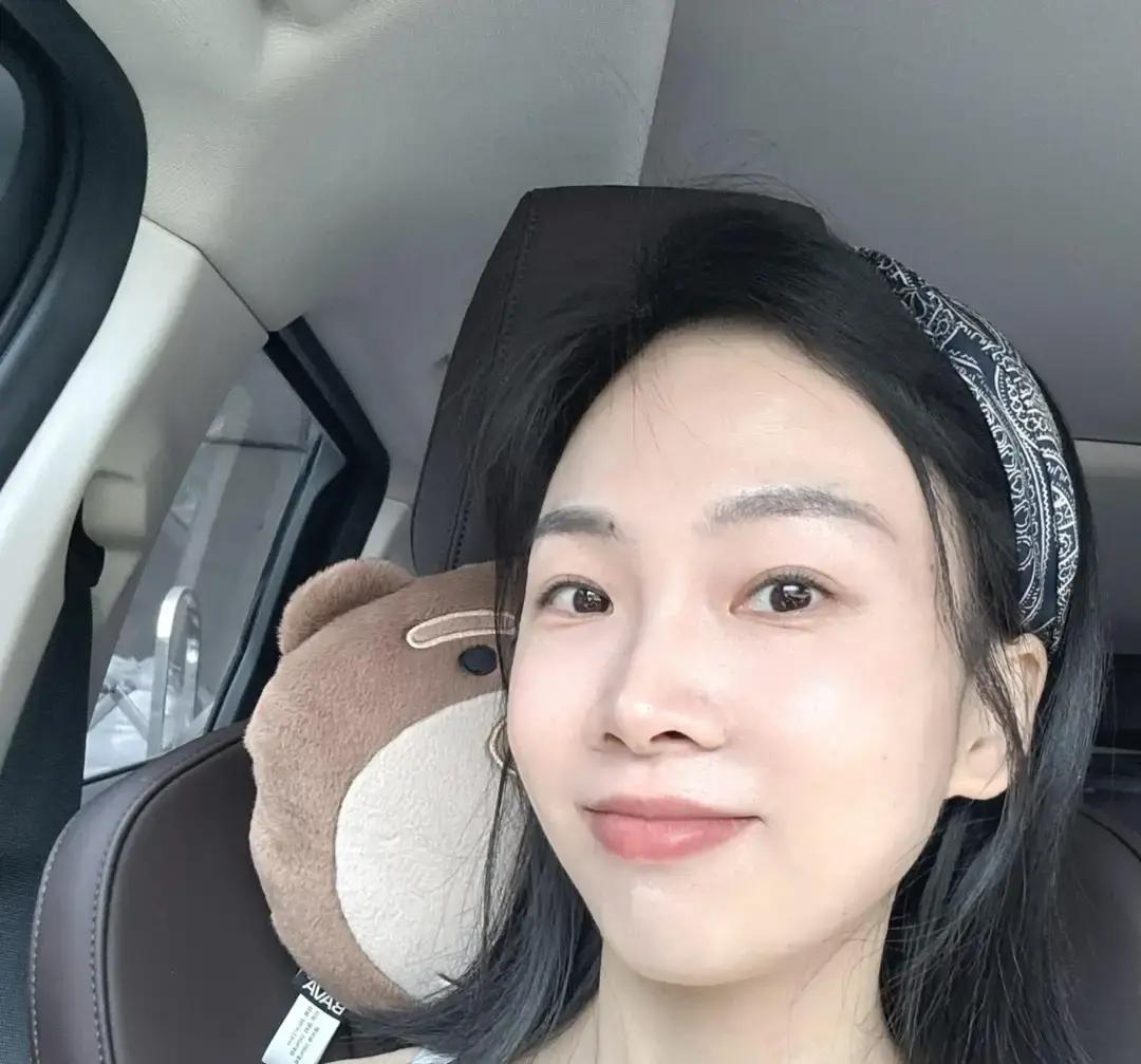 上周三晚上，我没打招呼就去了男友家，推开门的一瞬间，我脑子里嗡的一声三十七岁